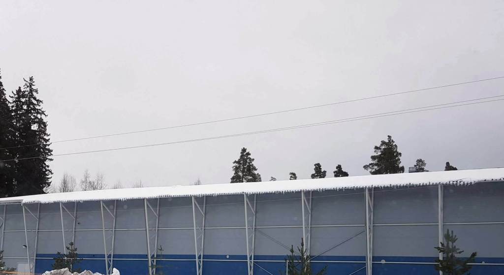 Kuva vuodelta 2018 ajalta, jolloin halli ole lumikuorman vuoksi käyttökiellossa