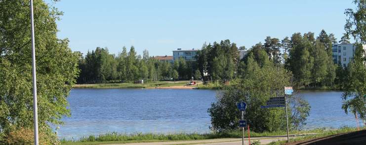 Vähäjärvi Vuorikujalta kuvattuna.